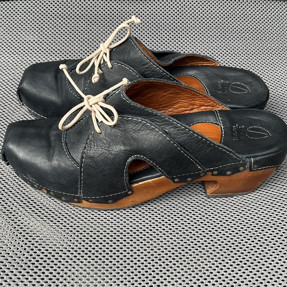 Sergio Tomani black with cream ties detail size 40 or 9.5